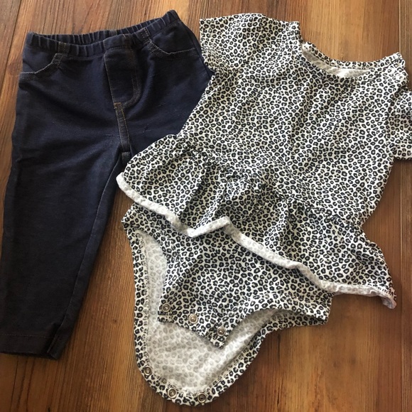 Carter’s 6-9 bundle - Picture 4 of 12